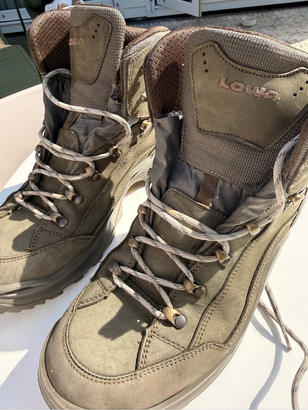 Mens Lowa Olive Green Hiking Boots with Tan Laces - Picture 7 of 7